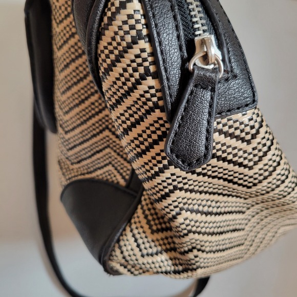 Danielle Nicole Handbag Purse Tote Crossbody Zip Close See Pics Flaw 0384‎ - Picture 9 of 9